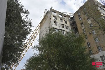 В Баку в результате падения подъемного крана пострадали два дома - ВИДЕО - ФОТО - ОБНОВЛЕНО