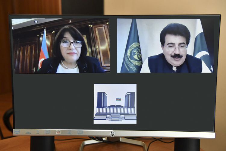 Сахиба Гафарова пригласила председателя Сената Пакистана в Азербайджан