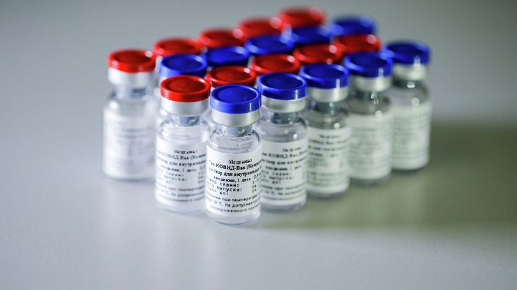 Российская вакцина от COVID-19 выпущена в гражданский оборот