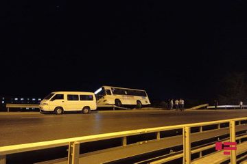 В Баку автобус попал в аварию