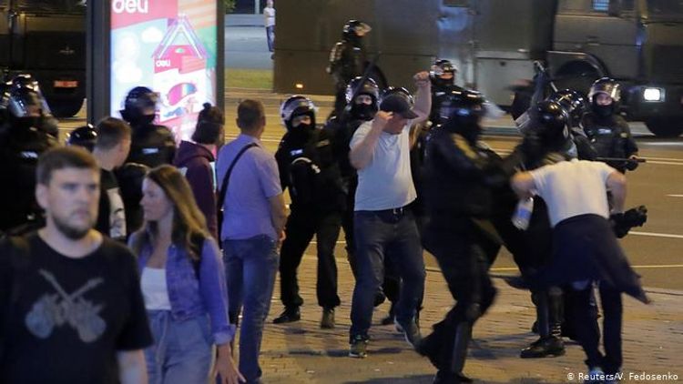 На протестах в Минске задержали более 400 человек
