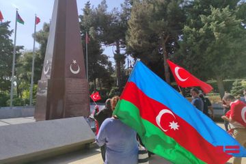 В Баку прошла акция в поддержку Турции - ФОТО