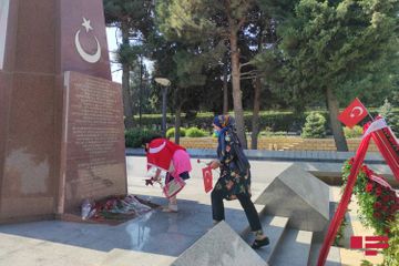 В Баку прошла акция в поддержку Турции - ФОТО