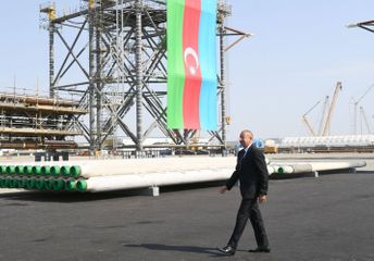 Президент Ильхам Алиев принял участие в церемонии закладки фундамента морских операций на месторождении «Абшерон»  - ОБНОВЛЕНО
