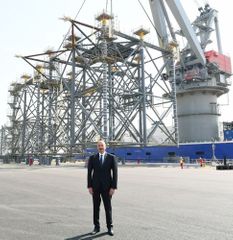 Президент Ильхам Алиев принял участие в церемонии закладки фундамента морских операций на месторождении «Абшерон»  - ОБНОВЛЕНО