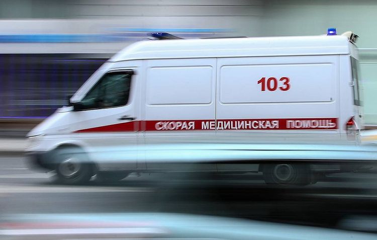 В Хабаровском крае РФ опрокинулся автобус, где находились 45 человек