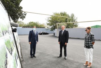 Президент Ильхам Алиев и первая леди Мехрибан Алиева ознакомились с работами по благоустройству в поселке Балаханы - ОБНОВЛЕНО
