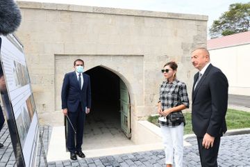 Президент Ильхам Алиев и первая леди Мехрибан Алиева ознакомились с работами по благоустройству в поселке Балаханы - ОБНОВЛЕНО