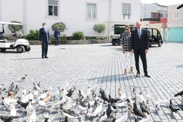 Президент Ильхам Алиев и первая леди Мехрибан Алиева ознакомились с работами по благоустройству в поселке Балаханы - ОБНОВЛЕНО