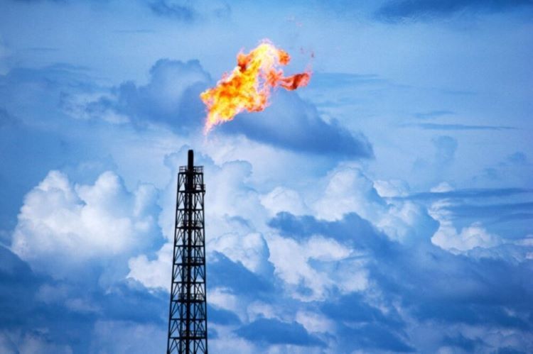 Газ на мировых рынках подешевел