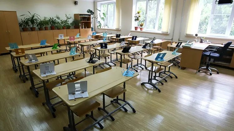 Власти Москвы объявили о двухнедельных школьных каникулах