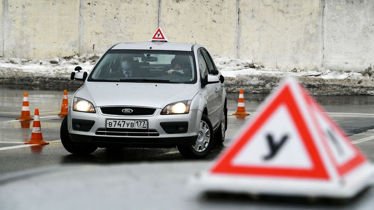 В России начали сдавать на водительские права по новым правилам