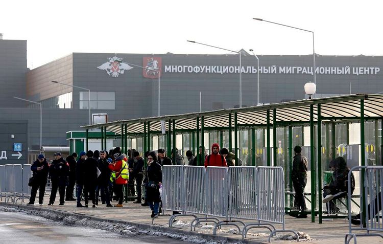 Число нелегально работающих в России мигрантов снизилось почти наполовину в 2020 году