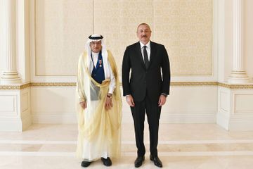 Президент Азербайджана наградил генерального секретаря ОИС орденом «Достлуг»