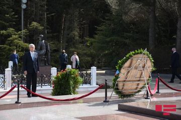 Президент Генассамблеи ООН посетил Аллею Почетного захоронения - ФОТО - ОБНОВЛЕНО