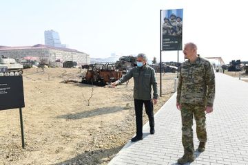 Президент Ильхам Алиев принял участие в открытии Парка военных трофеев в Баку - ОБНОВЛЕНО-1