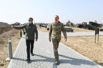 Президент Ильхам Алиев принял участие в открытии Парка военных трофеев в Баку - ОБНОВЛЕНО-1