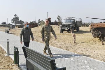 Президент Ильхам Алиев принял участие в открытии Парка военных трофеев в Баку - ОБНОВЛЕНО-1