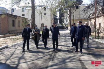 Члены Сената Италии посетили в Гяндже территорию, подвергшуюся обстрелу со стороны Армении 