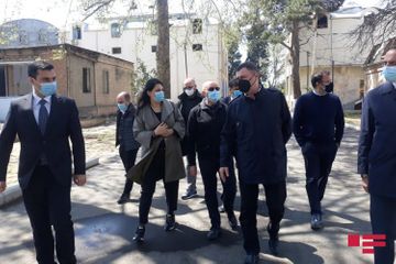 Члены Сената Италии посетили в Гяндже территорию, подвергшуюся обстрелу со стороны Армении 