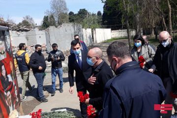 Члены Сената Италии посетили в Гяндже территорию, подвергшуюся обстрелу со стороны Армении 