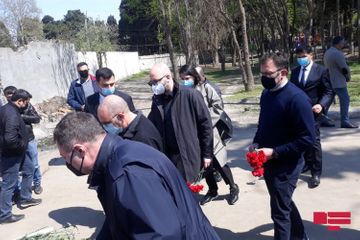 Члены Сената Италии посетили в Гяндже территорию, подвергшуюся обстрелу со стороны Армении 