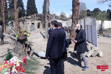 Члены Сената Италии посетили в Гяндже территорию, подвергшуюся обстрелу со стороны Армении 
