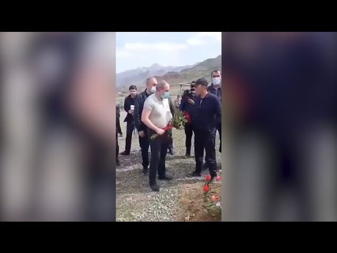 Пашиняну не дали возложить цветы на могилу погибшего солдата - ВИДЕО