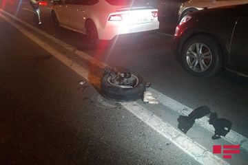 В Баку столкнулись 4 автомобиля, ранены три человека - ФОТО