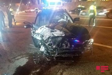 В Баку столкнулись 4 автомобиля, ранены три человека - ФОТО