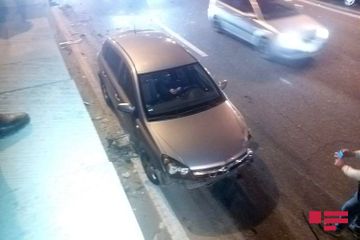 В Баку столкнулись 4 автомобиля, ранены три человека - ФОТО