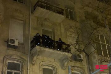 В Баку в четырехэтажном здании произошел пожар - ФОТО