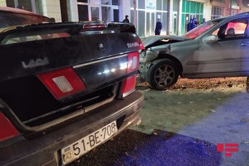 В Гяндже произошла цепная авария, погибла женщина, ранены три человека - ФОТО