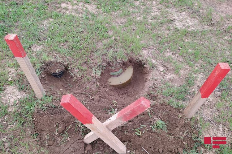 Жители Агджабединского района подорвались на мине, есть погибший и раненные 