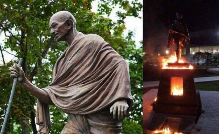 В Ереване неизвестные подожгли памятник Махатме Ганди