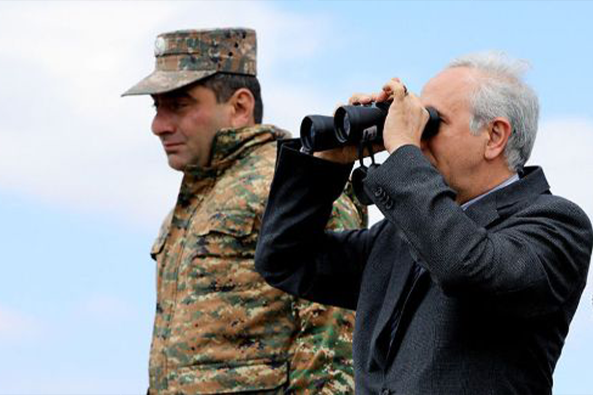 Посол Ирана в Армении смотрит на Азербайджан в бинокль