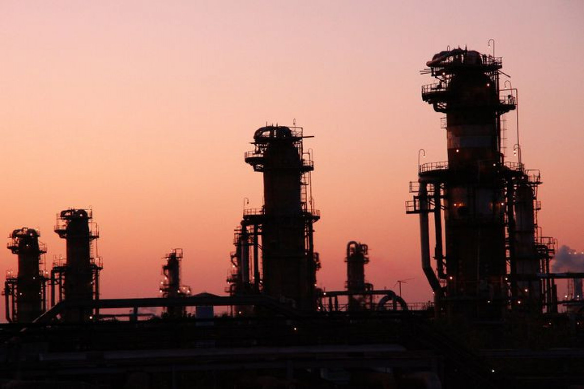 В этом году в Азербайджане было переработано нефти на сумму 2 млрд. манатов