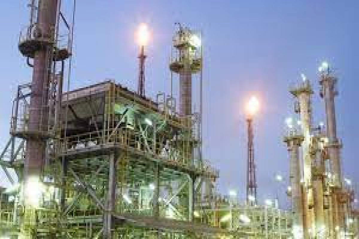 СМИ: В Иране начался пожар на объекте нефтехимической компании