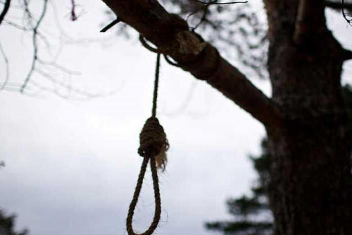 В Хачмазе 43-летний мужчина повесился на кладбище