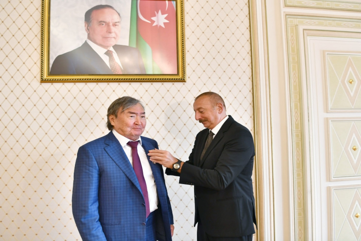 Олжас Сулейменов, Ильхам Алиев