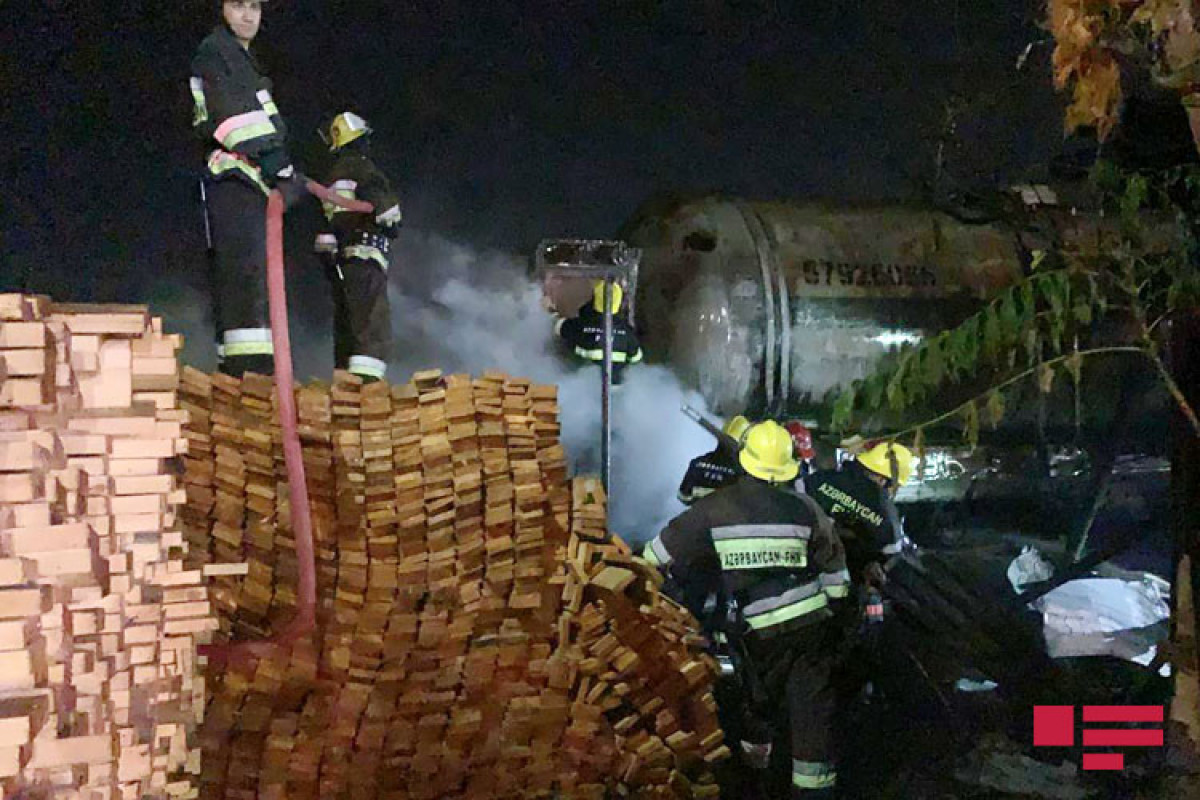 Потушен пожар на древесном рынке в Баку -ФОТО -ВИДЕО -ОБНОВЛЕНО 