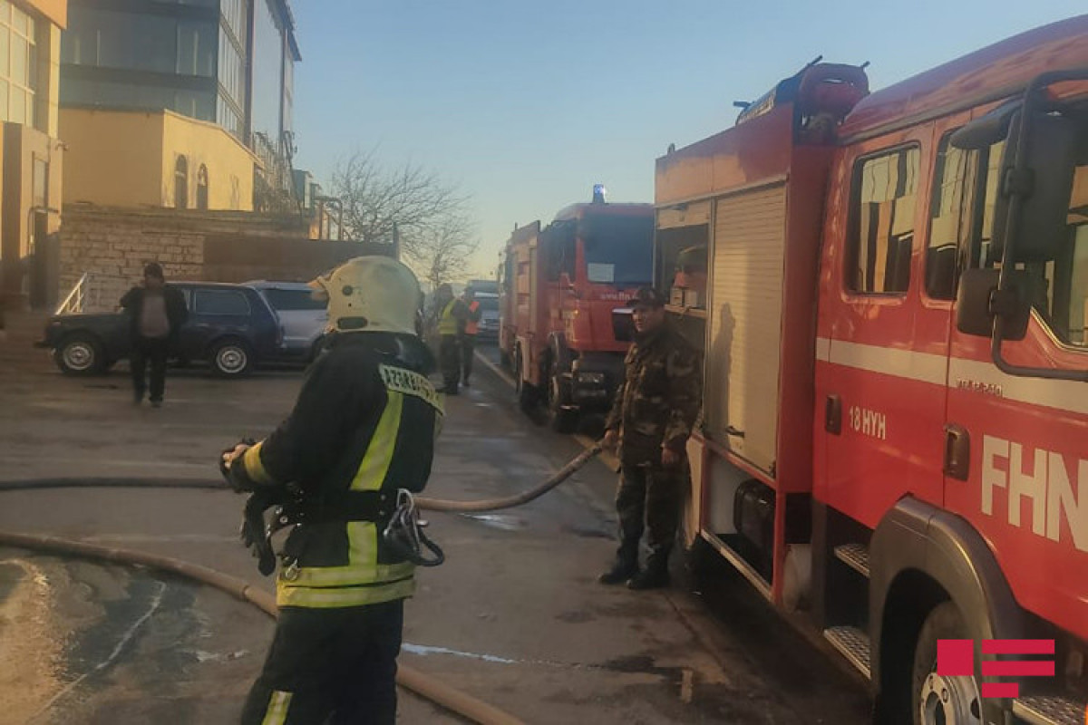 В Баку в магазине Forsage произошел пожар-ФОТО -ОБНОВЛЕНО 