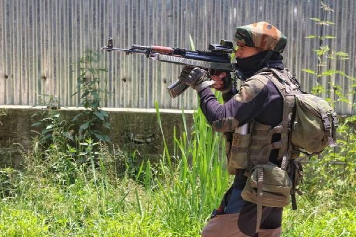 В результате стрельбы на востоке Индии погибли 14 человек