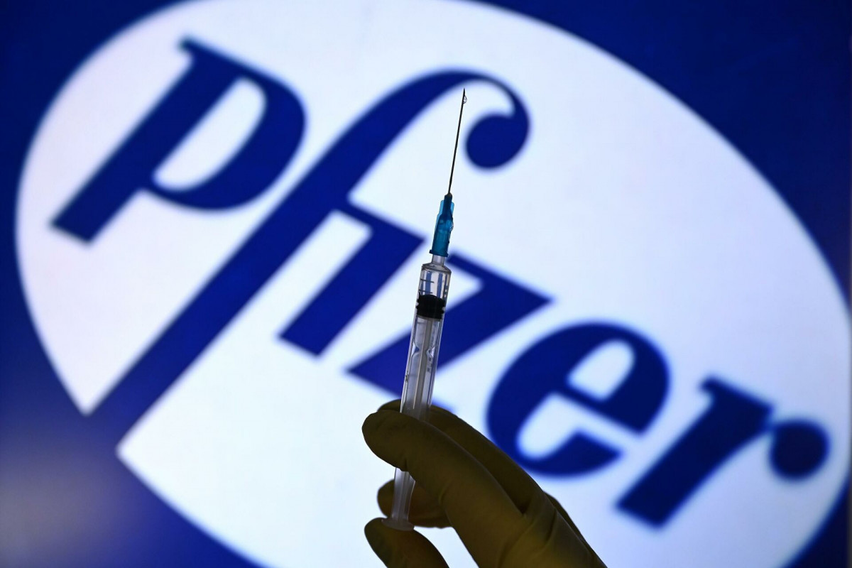 Стало известно, сколько доз вакцины Pfizer нужно для защиты от омикрона