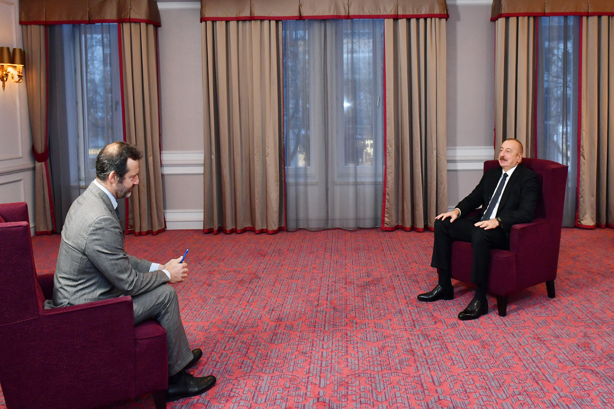 | Президент Ильхам Алиев дал интервью газете «İl Sole 24 Ore»