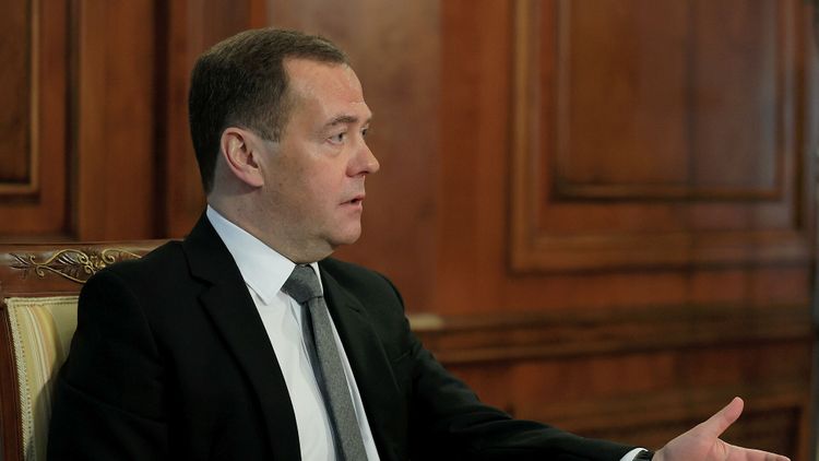 Медведев назвал возможным отключение России от глобальной сети