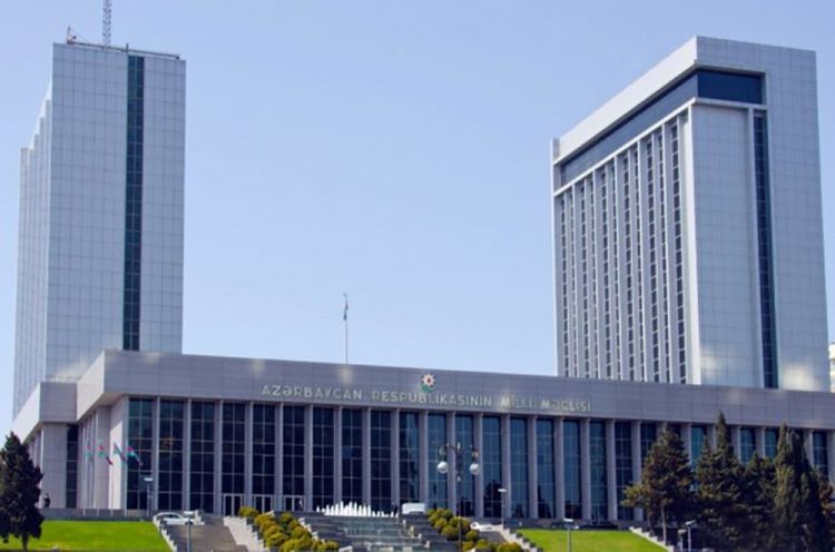 Милли Меджлис обнародовал зарплаты депутатов