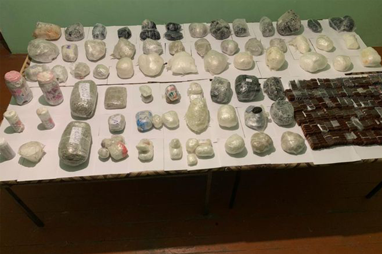 При попытке провести через границу 73 кг наркотиков задержаны 3 человека