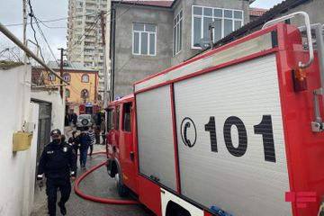 В Баку произошел пожар в жилом доме, погиб один человек - ОБНОВЛЕНО-2 - ФОТО