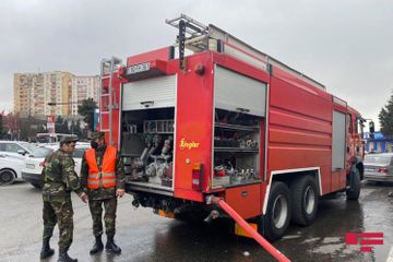 В Баку произошел пожар в жилом доме, погиб один человек - ОБНОВЛЕНО-2 - ФОТО